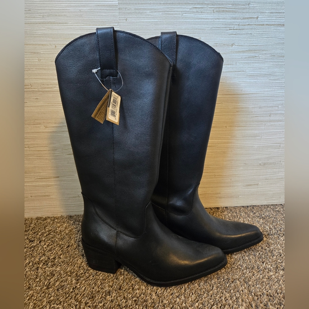 NWT Black Dingo boots, Size 9